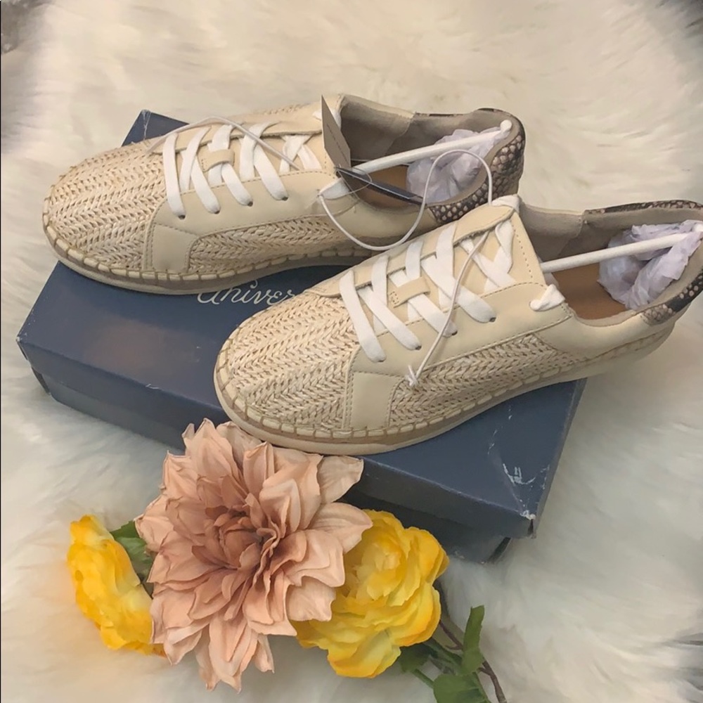 FIRM! ☘️DEAL OF DAY Shaelyn Sneakers - Picture 6 of 6